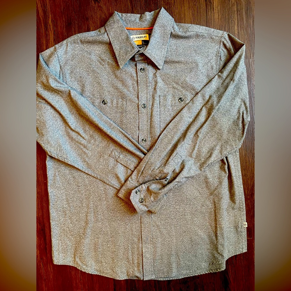 Magellan Outdoors gray button down long sleeve shirt mens size large